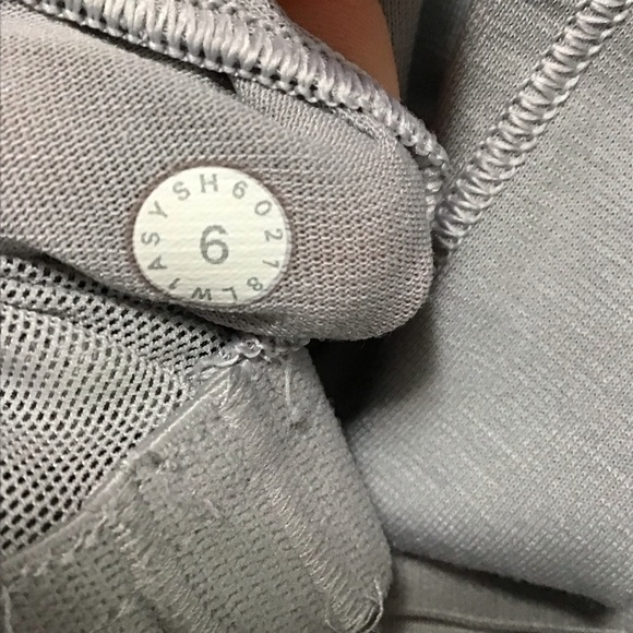 Lululemon Power Pose Tank in Wee Are From Space Nimbus Battleship Size 6. - Picture 8 of 8